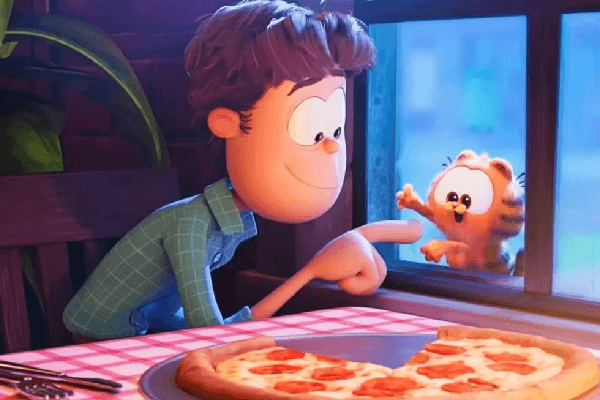 John brincando com Garfield bebê pela janela