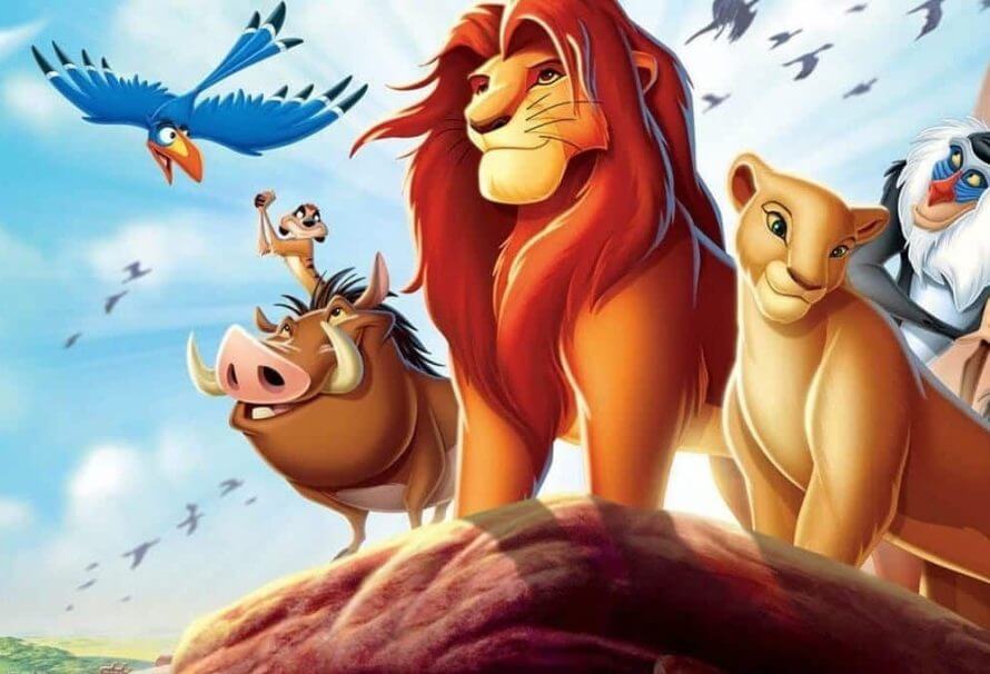 Pai Mufasa ao lado do filho Simba com outros personagens