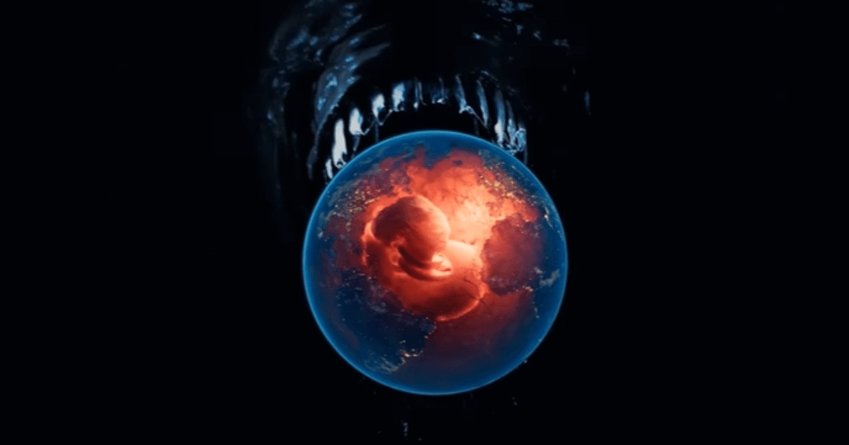 Planeta Terra com embrião humano e silhueta de xenomorfo ao fundo na série Alien Earth